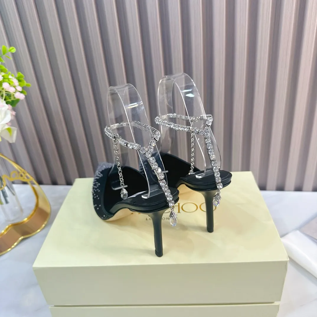 👟👟Ex-factory price 700👟👟 JIMMY CHOO (Jimmy CHOO) 💝💝💝 is a very comprehensive noble fashion lifestyle brand, with a series of women's high-heeled, medium-heeled, flat-heeled sandals with the same strap from major fashion bloggers and celebrities in Hong Kong and the United States.  The Australian pointed toe, round toe and square toe series are simply beautiful. Fall in love with elegance and playful sense of the future. Just by looking at them, you want to own them immediately, but you can really think about a pair of exquisite high heels~~~~~~~~~~~~~~~~~ 💝This series is specially designed for extraordinary and indifferent ladies, thus creating a unique overall effect, Jimmy Choo Design products that inspire women to move forward and show their charm💝💝💝 1⃣️Material: Imported genuine mesh hot diamond 2⃣️Inner: Imported Italian lambskin, super soft and delicate 3⃣️Outsole: Imported Italian original original color genuine leather outsole Heel height 8.5cm (10.0/6.5cm can be made) 4⃣️Code number: 35-39 (34.40.41.42 customized)